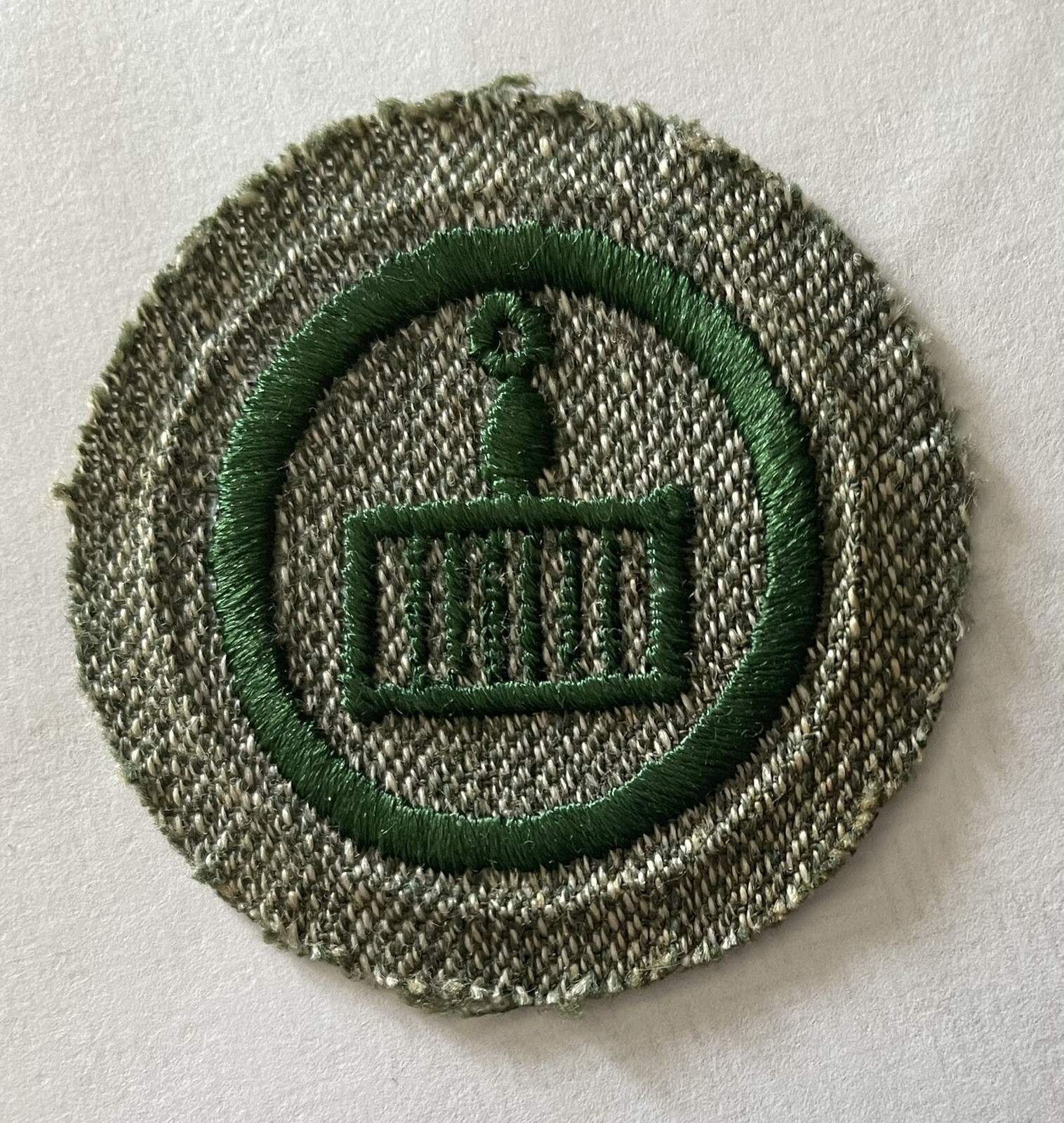 VERY RARE VINTAGE INTERMEDIATE GIRL SCOUT COOK BADGE-GREY GREEN 1928-1937GRIDDLE