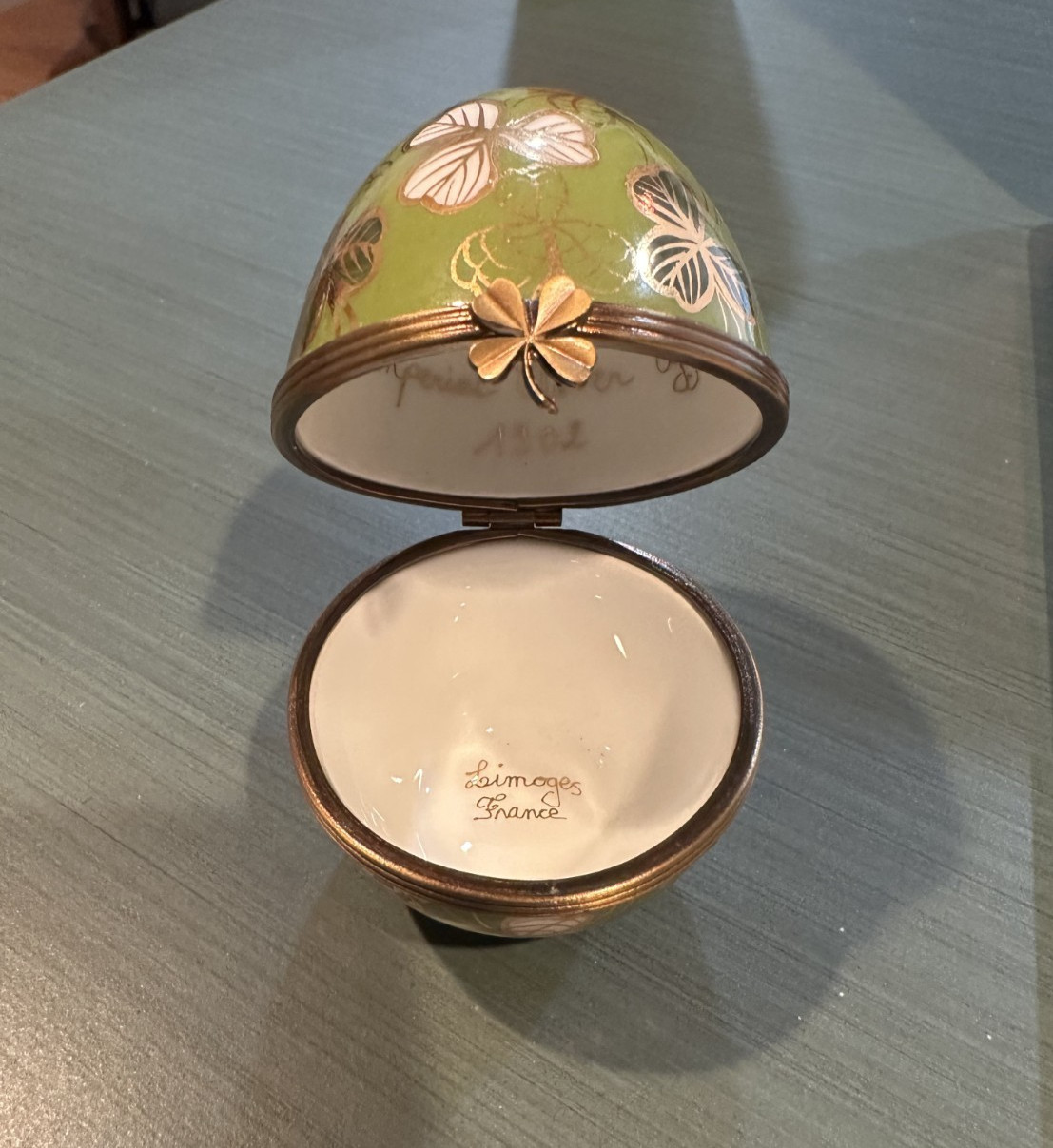 Limoges Imperial Clover Egg (limited series 151) Limoges Imperial Clover Egg (limited series 151)