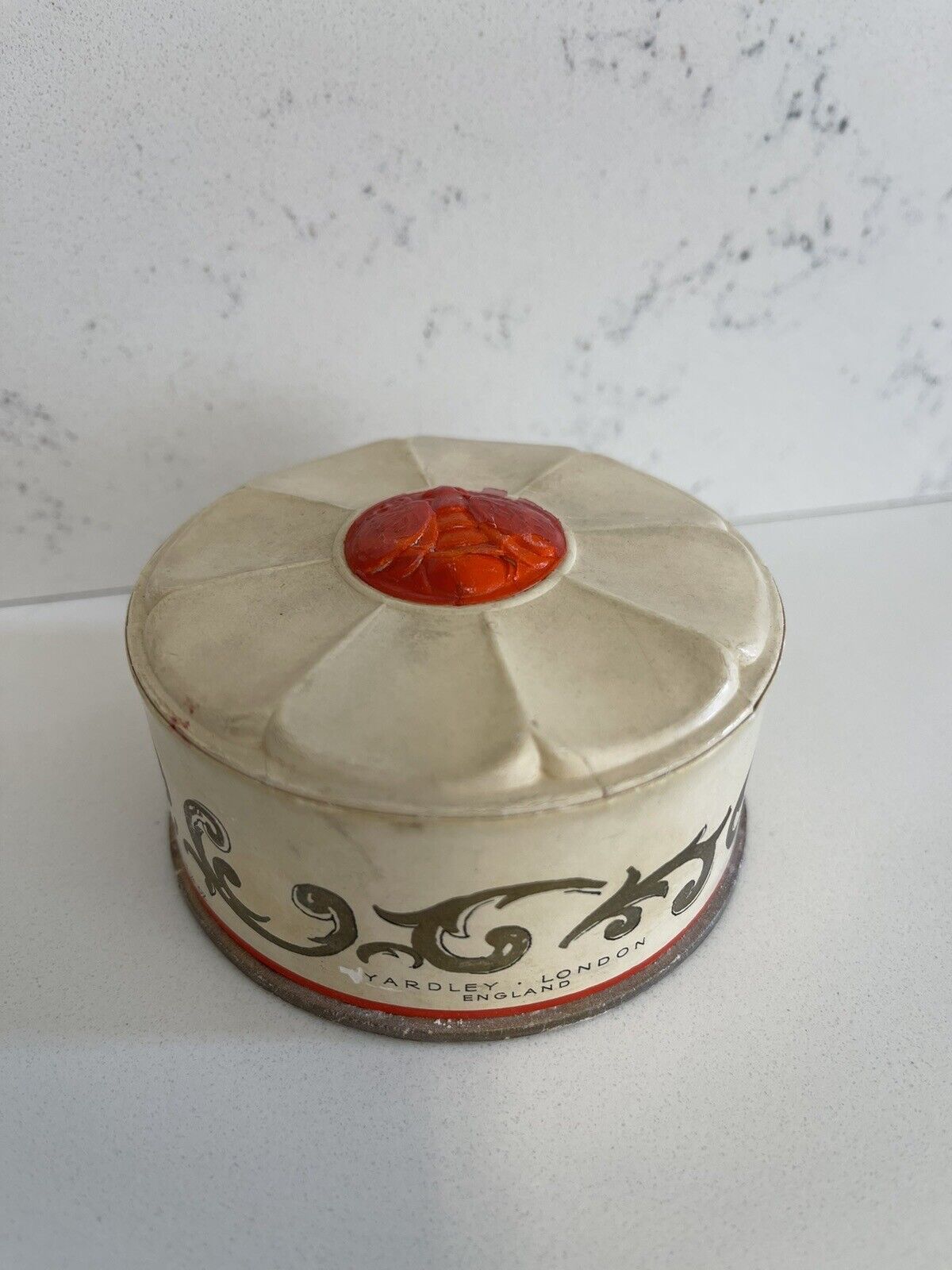 Vintage Antique YARDLEY NY Powder Box \