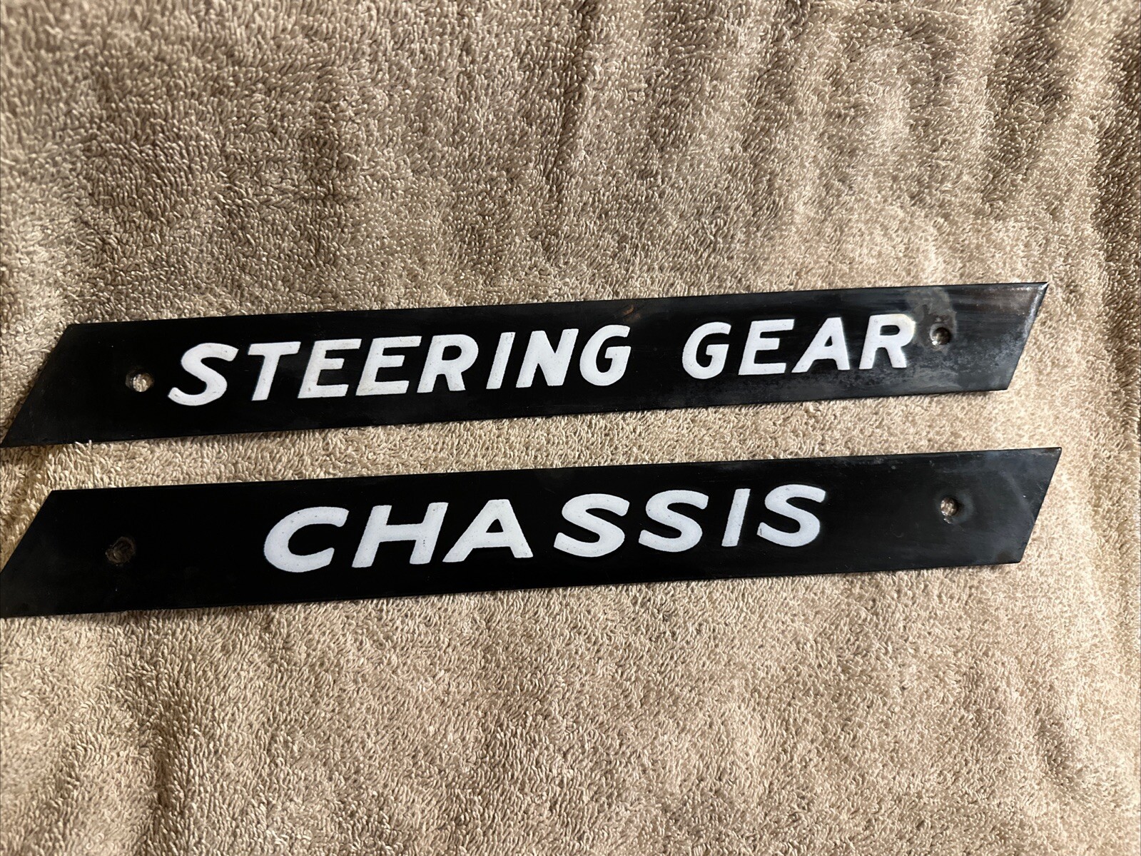 SCARCE PORCELAIN STEERING GEAR CHASSIS GAS OIL ADVERTISING SIGN SCARCE PORCELAIN STEERING GEAR CHASSIS GAS OIL ADVERTISING SIGN