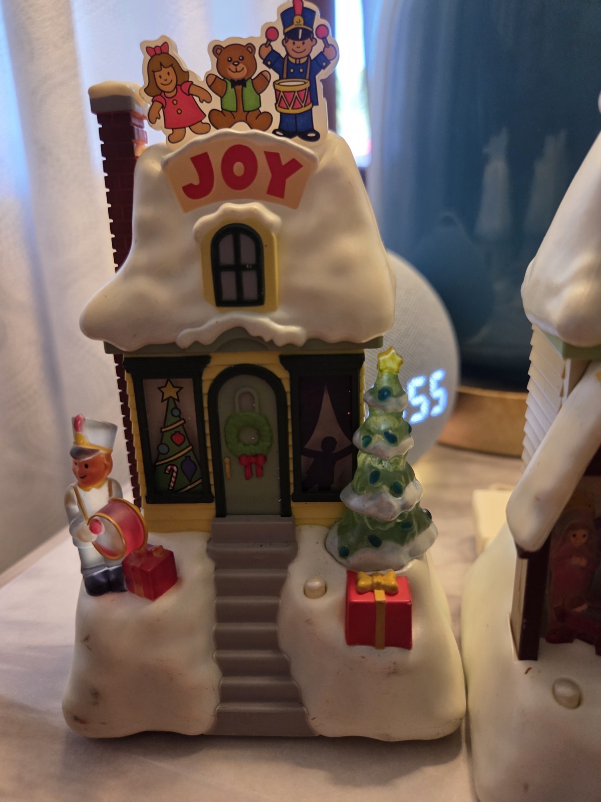 Vintage 2009 HALLMARK VILLAGE