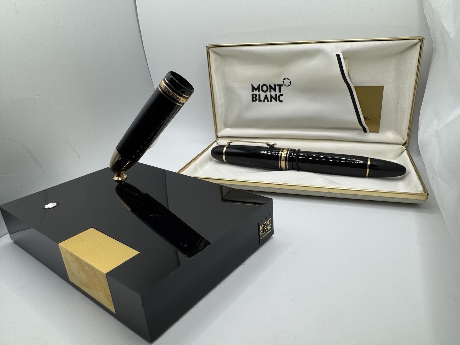 MONT BLANC Meisterstuck #149 Fountain Pen 14kt Gold & Stand Made in West Germany