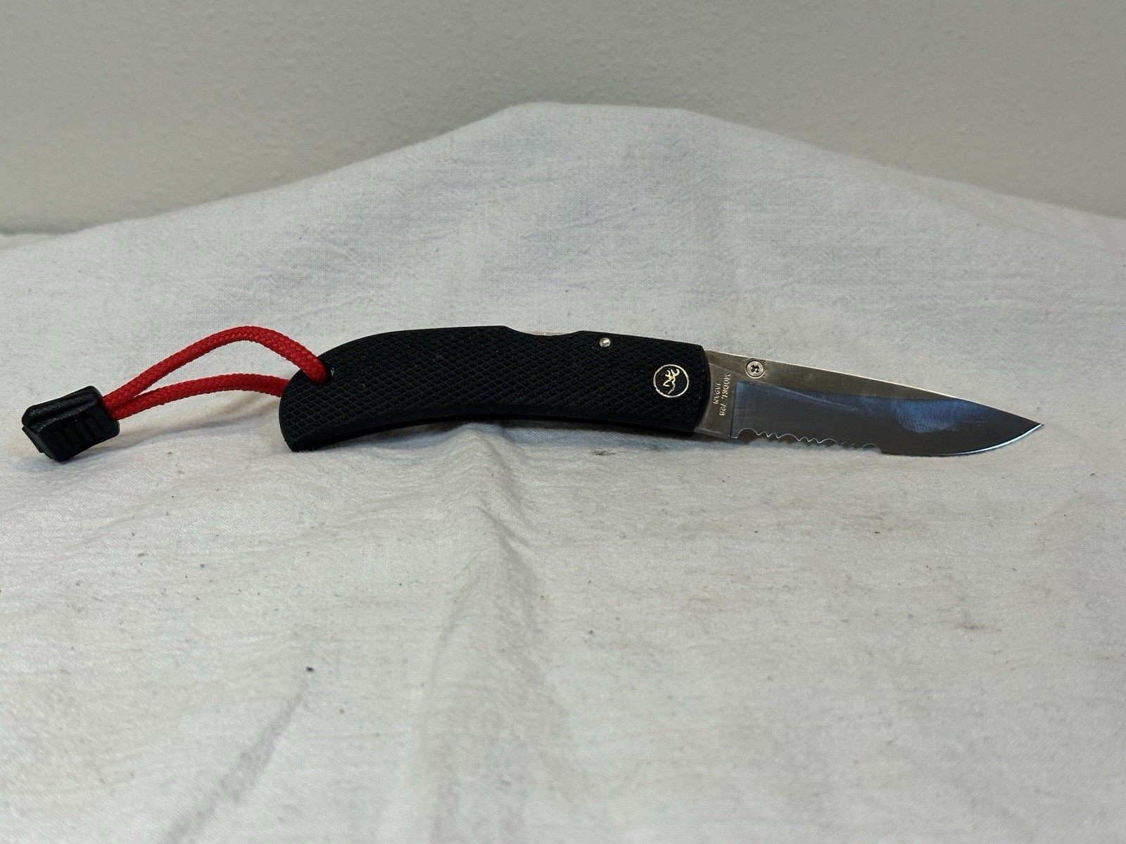 Vintage Browning Seki Japan Model 726 Folding Knife Black Rubber Combo Edge