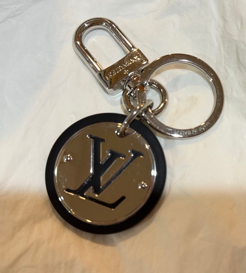 Louis Vuitton Authentic Metal Monogram Key Chain Porte Cles Illustré Bag Charm Louis Vuitton Authentic Metal Monogram Key Chain Porte Cles Illustré Bag Charm