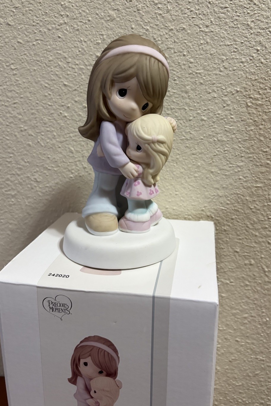 Precious Moments #242020 You’re My Everything Mother & Daughter New In Box Precious Moments #242020 You’re My Everything Mother & Daughter New In Box