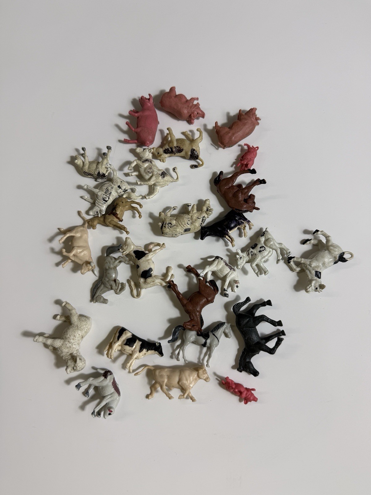 VINTAGE FARM ANIMALS Lot Of 25 ERTL Horses Pigs Cows