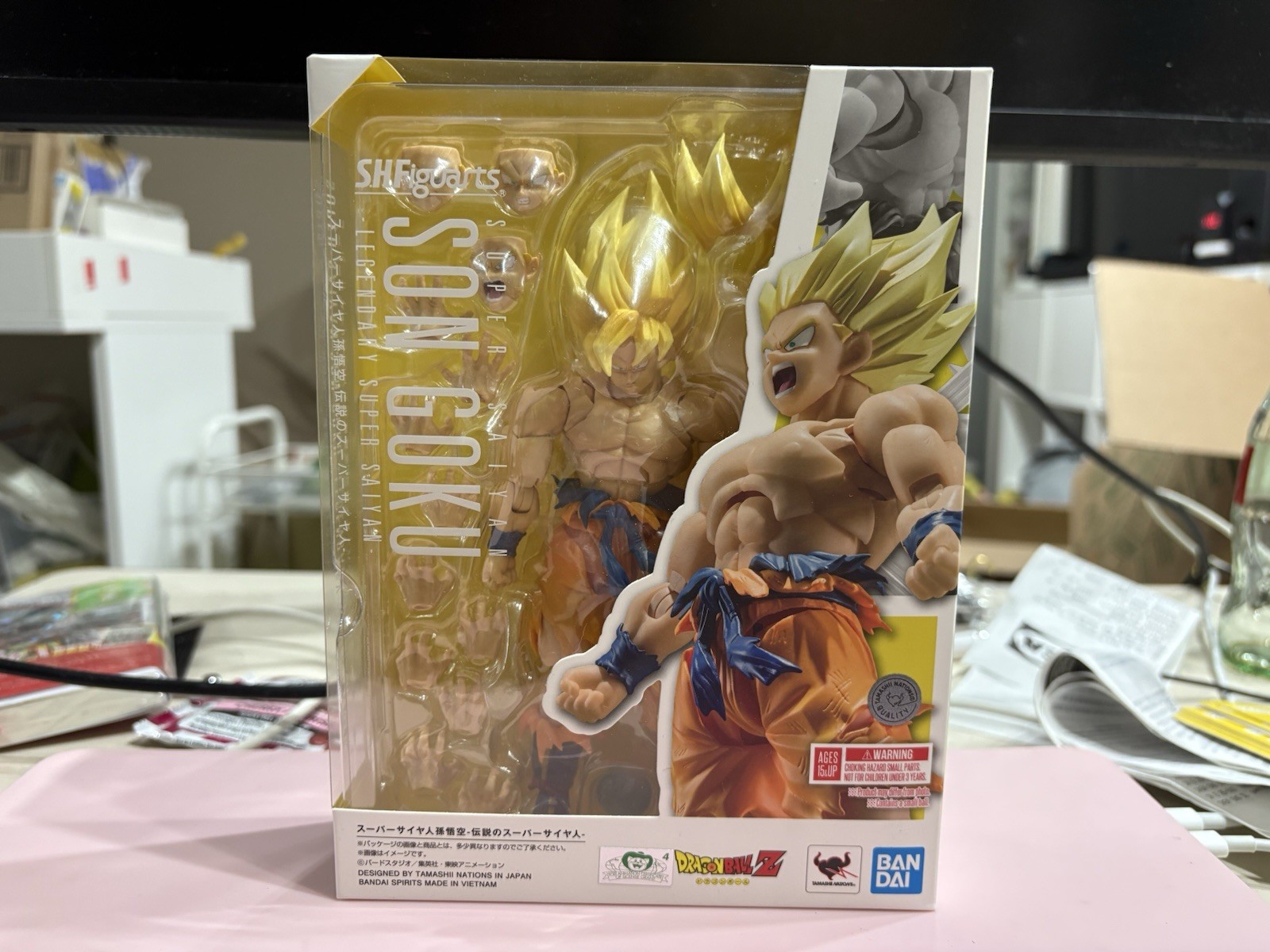 Authentic BANDAI S.H. Figuarts Legendary Super Saiyan Son Goku Dragon ball Z
