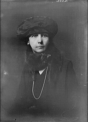 Photo:Mrs W.S. Roundtree Portrait Photograph 1900s