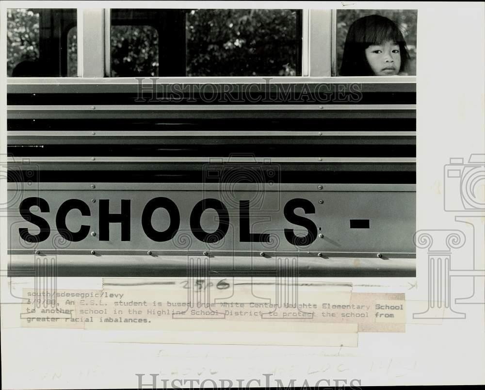 1988 Press Photo A pupil in the Highline School District rides a bus - lra08125