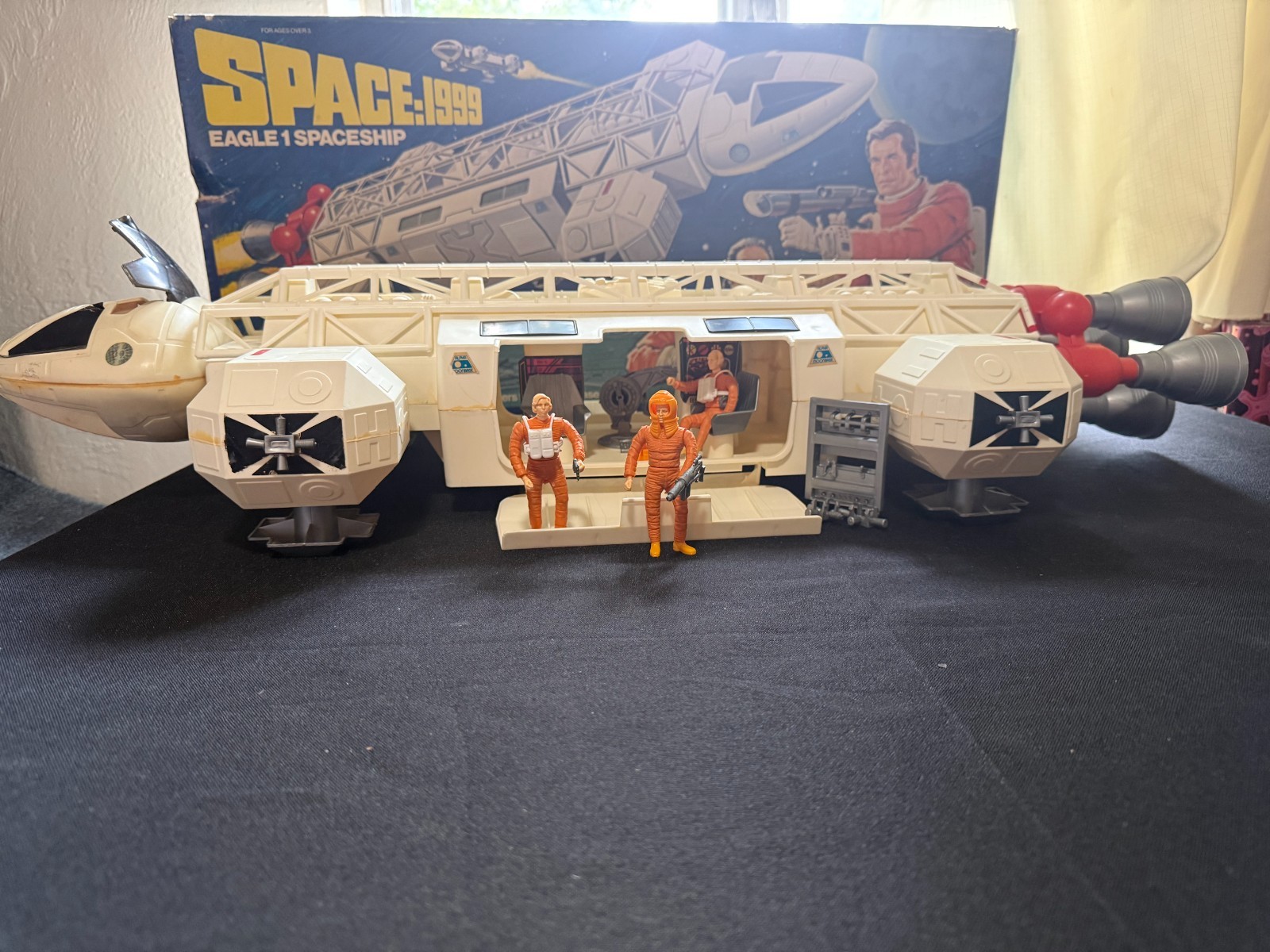 Vintage Mattel Space 1999 Eagle Spaceship COMPLETE withBox, Figures, Accessories