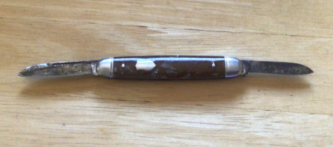 Vintage IMPERIAL PROV USA  Smooth Handle w SHIELD Two Blade Folding Pocket Knife
