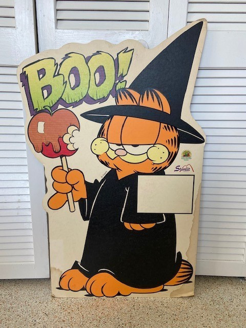 Vtg Stemilt Apples Garfield Standee Advertising Halloween Witch 34.5x21.5 inches Vtg Stemilt Apples Garfield Standee Advertising Halloween Witch 34.5x21.5 inches