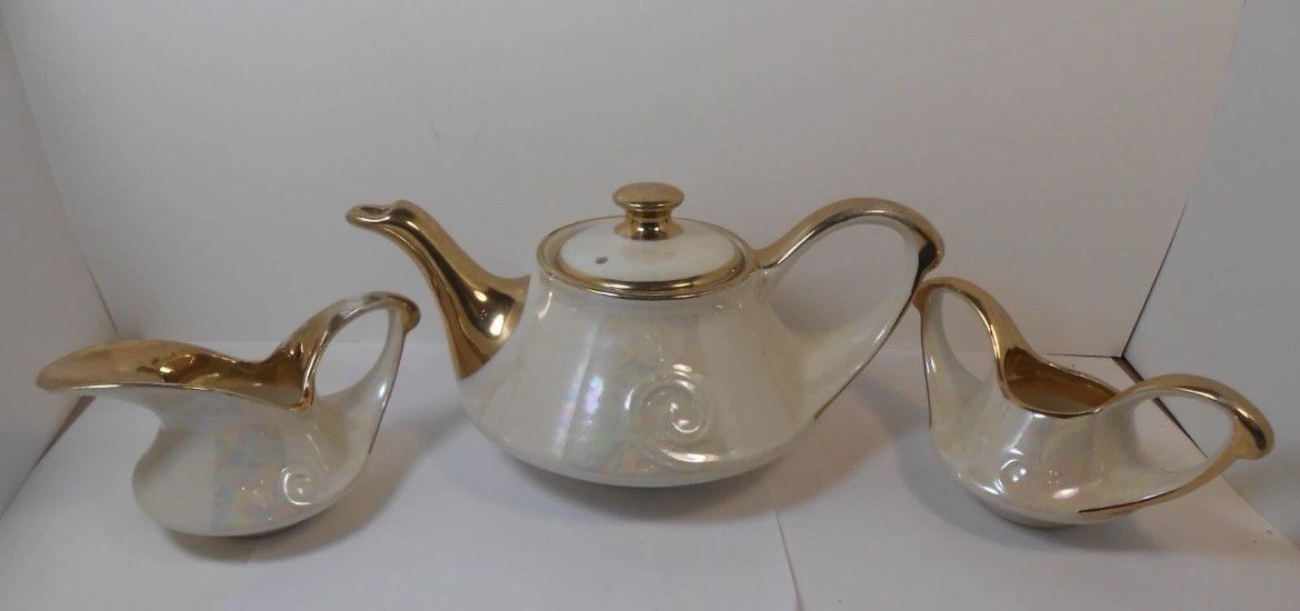 Pearl China Co. 22 Kt. Gold Teapot, Creamer & Sugar Set Circa 1950 EUC STUNNING