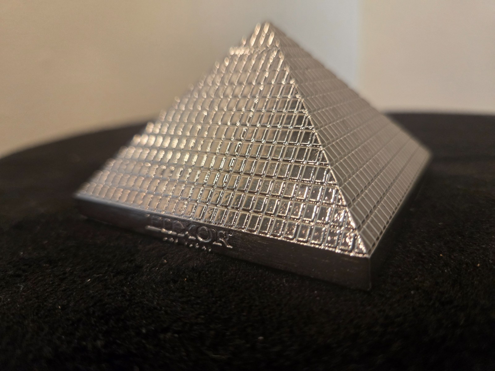 Luxor Hotel Casino Las Vegas metal souvenir building replica architecture model