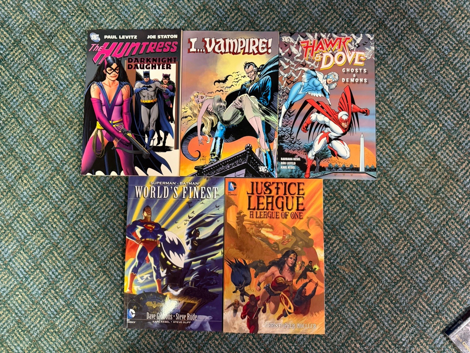 Dc Comics 5 Book Lot Huntress I Vampire Justice League Tpb