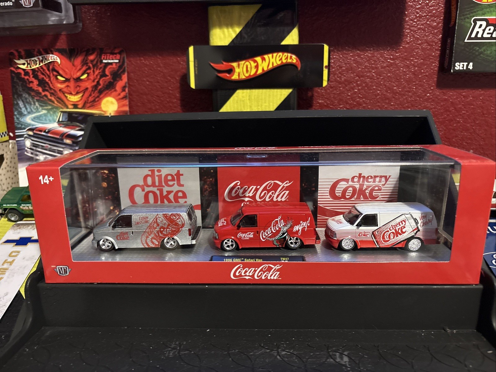 Coca-Cola M2 Diecast 1996 GMC Safari Van 3-Pack w/ Display Case Diet/Cherry
