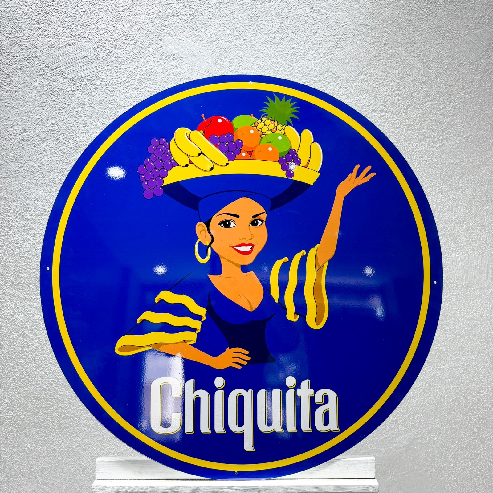 Chiquita Tropical Lady – Fruit Advertising Heavy Metal Sign – 76 cm (29.9”)