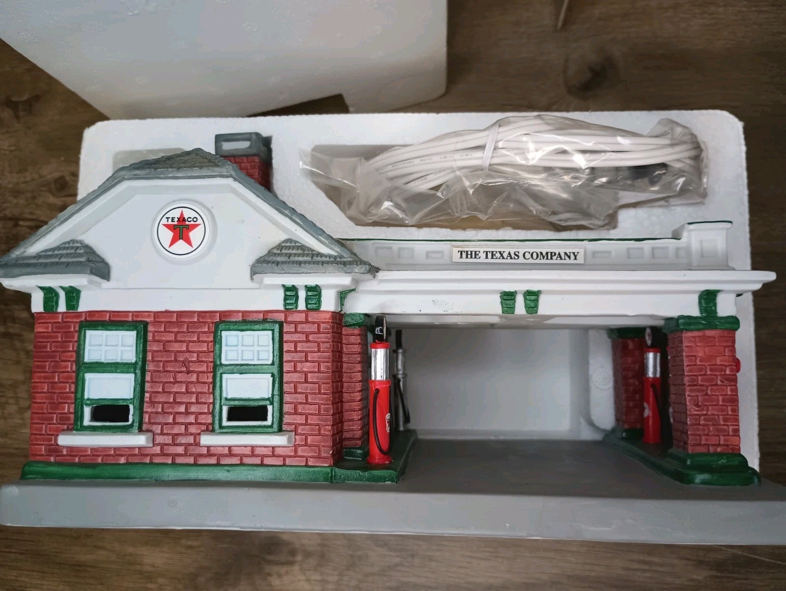 Texaco 1997 Limited Edition Porcelain Service Station #15 Dallas TX w/Light Box