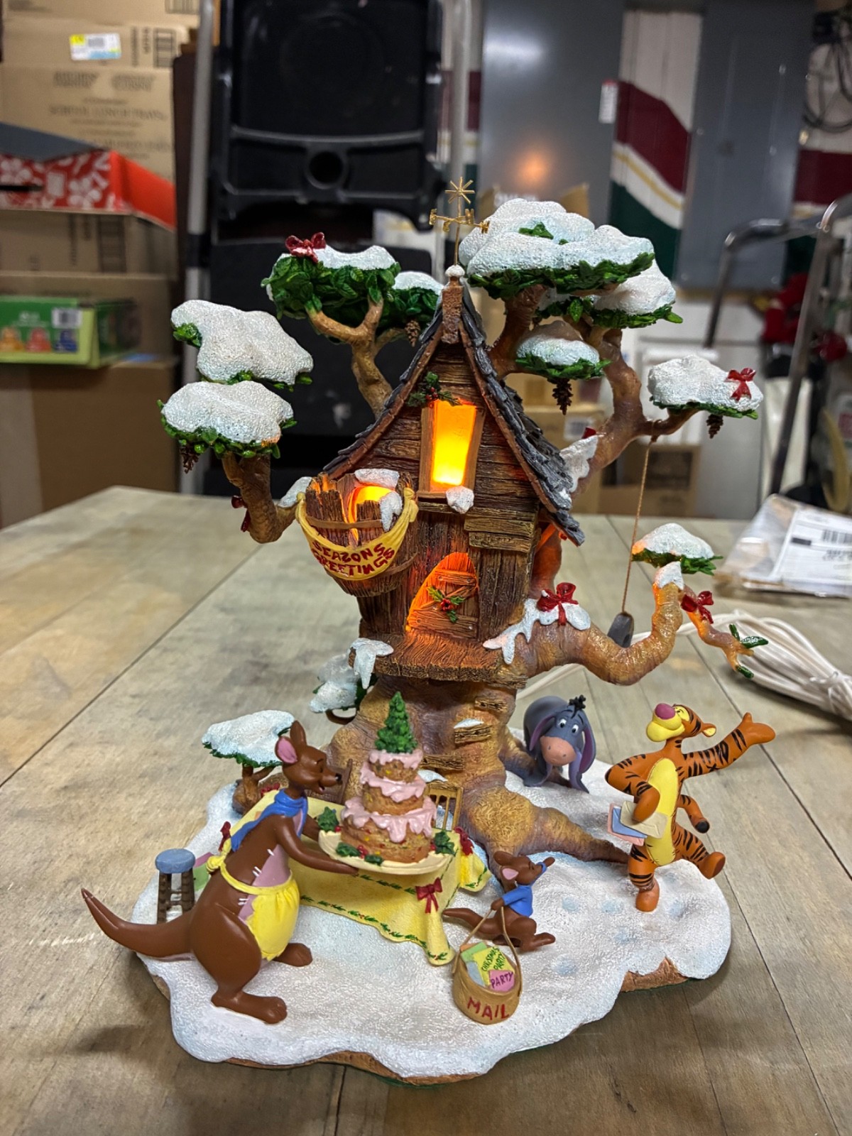 Danbury Mint Tigger’s Christmas House Party Lighted Figurine Working Condition