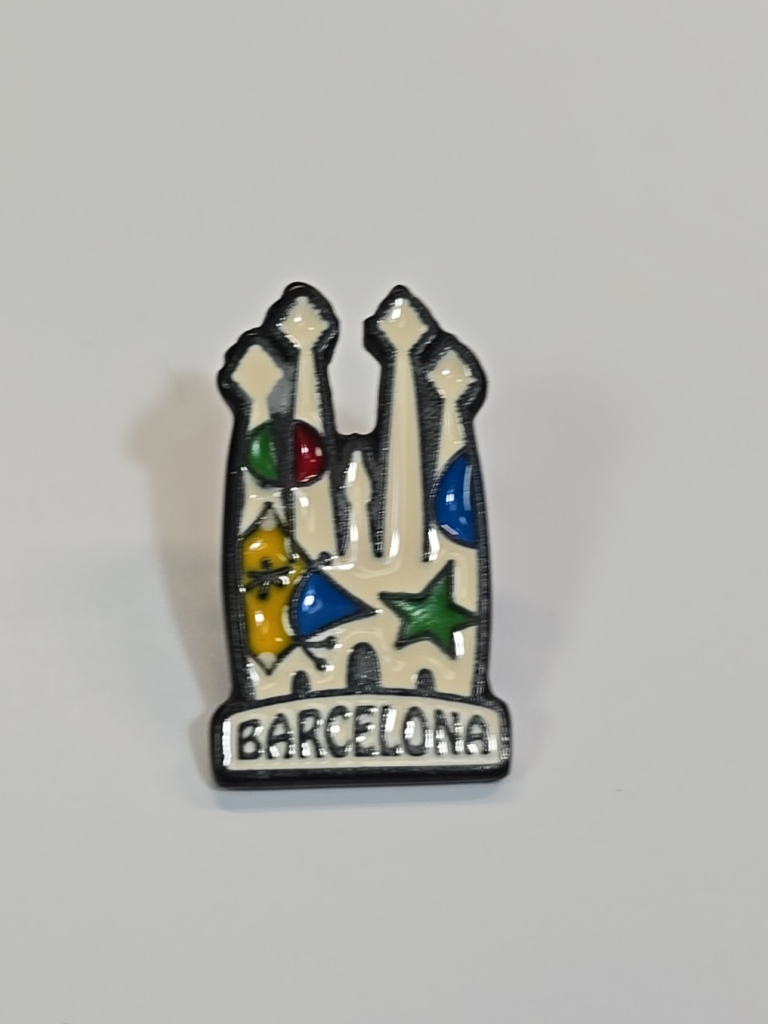 Barcelona Spain La Sagrada Familiar Stylized Design Souvenir Souvenir Lapel Pin