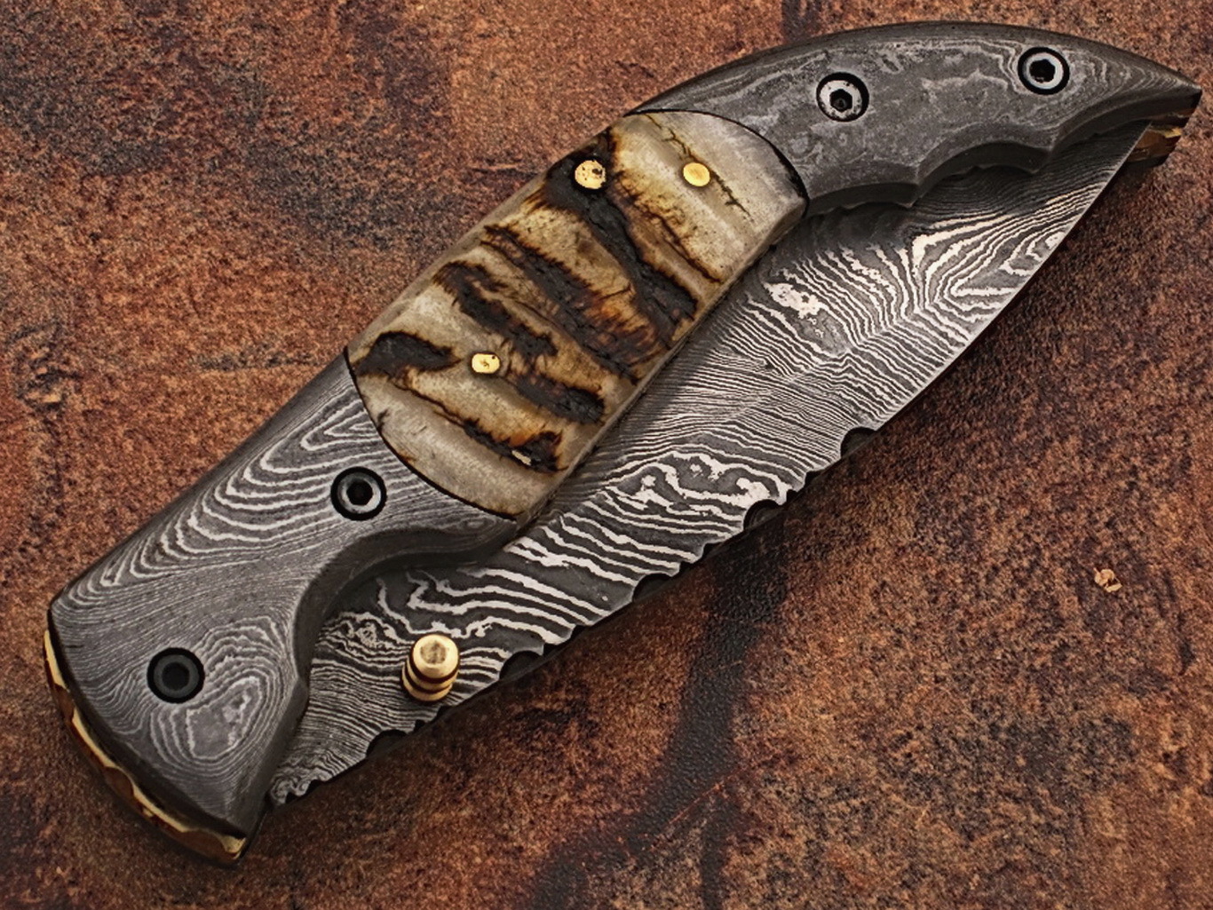 Beautiful Custom hand made Damascus steel Folding knife With Sheath.(ZE-5073-R) 