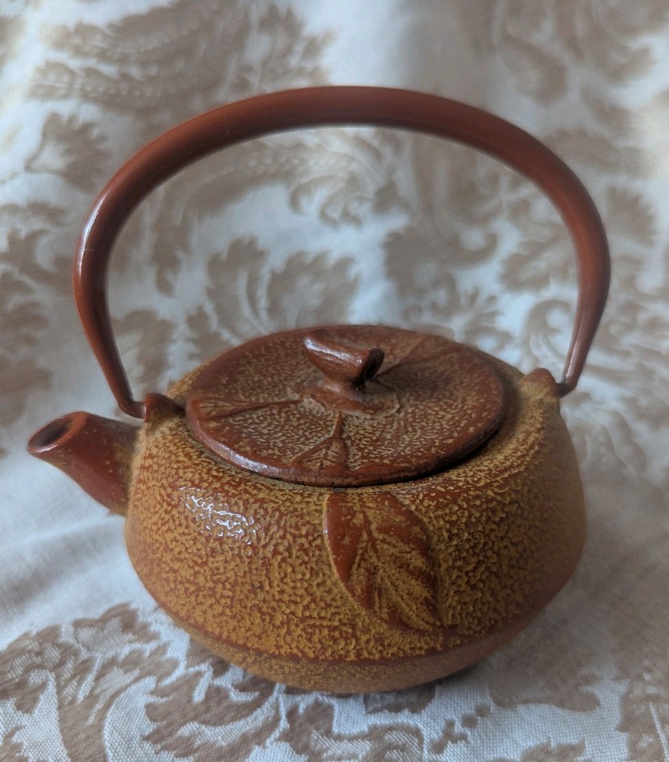 Nambu Tekki Cast Iron Kettle Japanese Teapot Tea Kettle Brown Leaf Design 