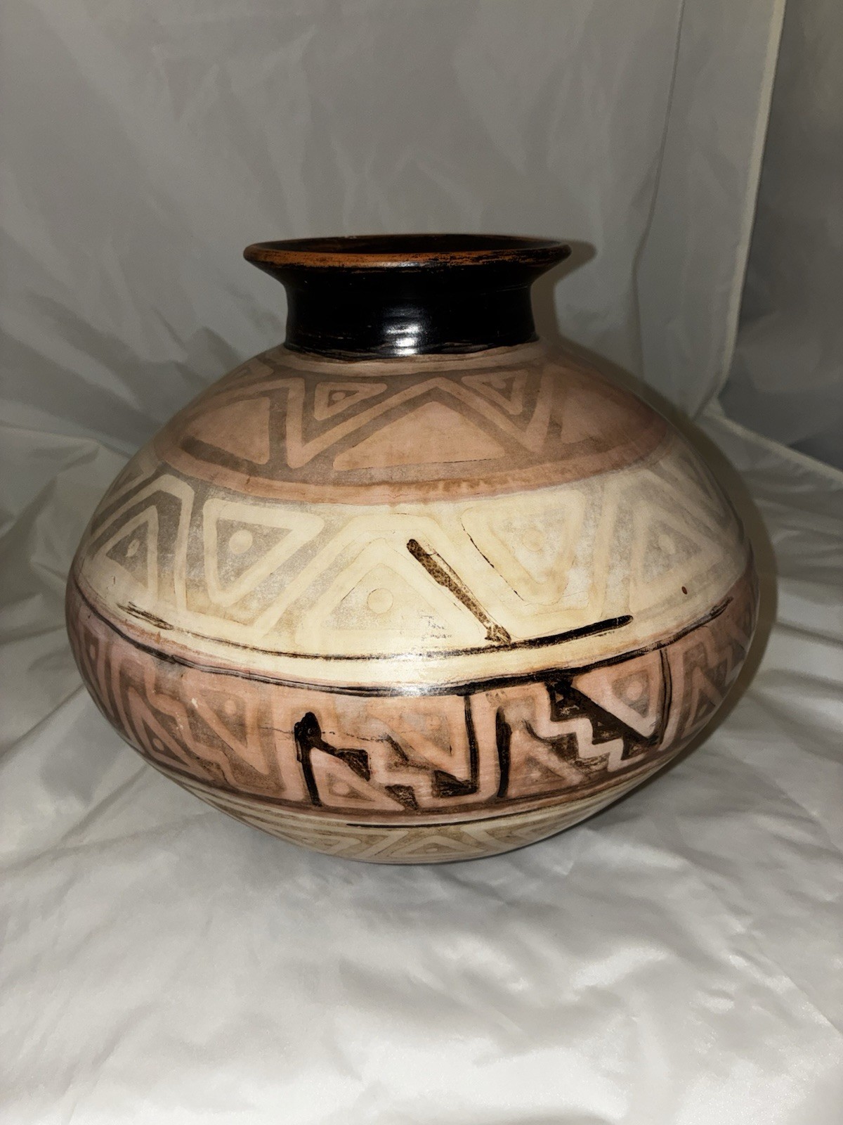 Large Chulucanas Peru Pottery Vase Primitivo Garcia Vilchez Signed 12\