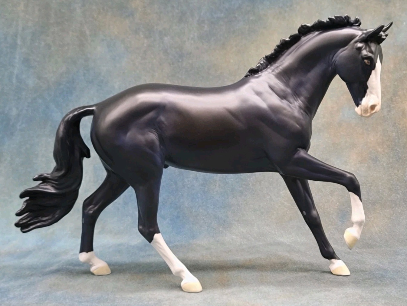 Breyer Cantering Warmblood Custom Blue Jet Black Horse Model Mega mawaldees