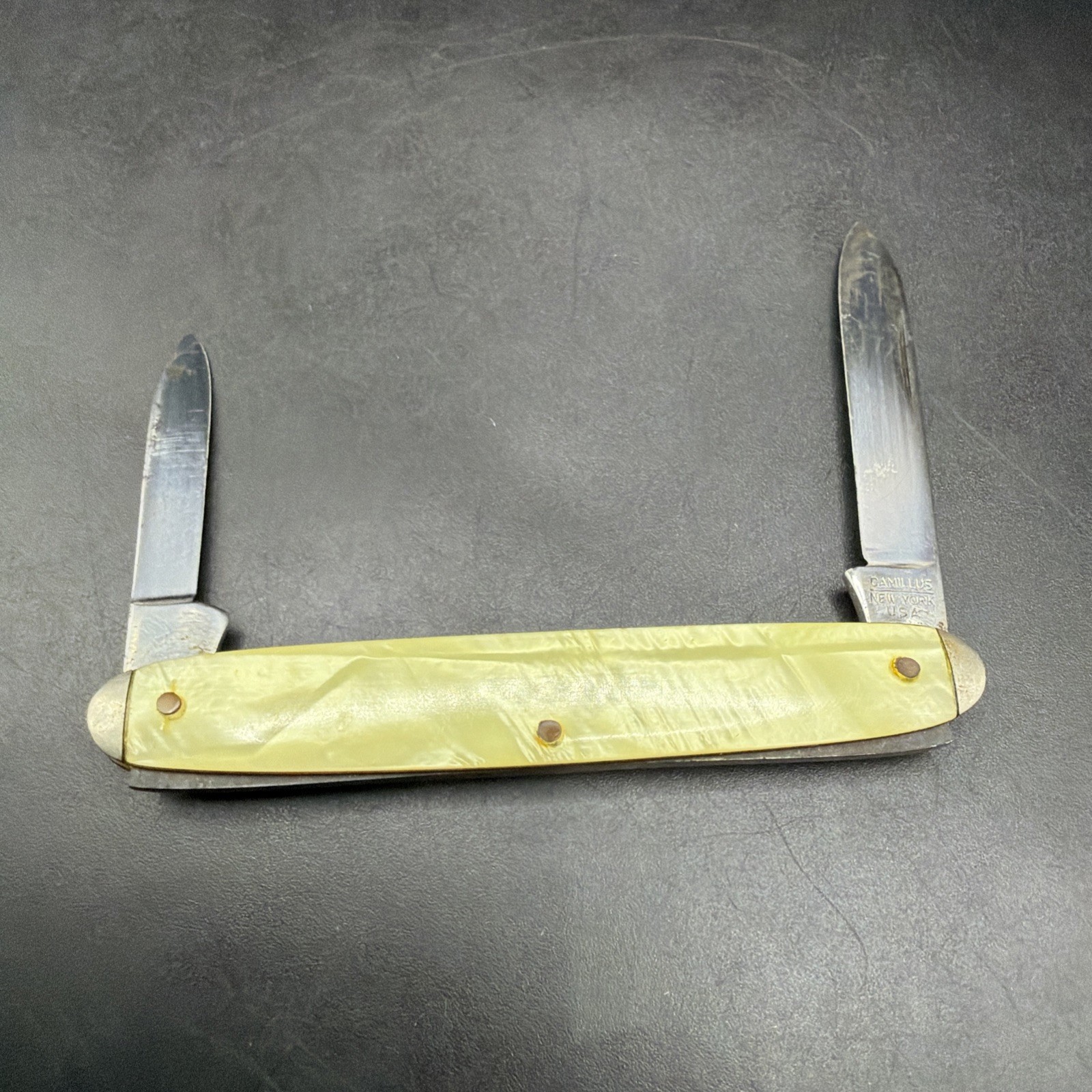 Vintage Camillus NY USA Model 42 Yellow Pyremite Equal End Pen Pocket Knife Vintage Camillus NY USA Model 42 Yellow Pyremite Equal End Pen Pocket Knife