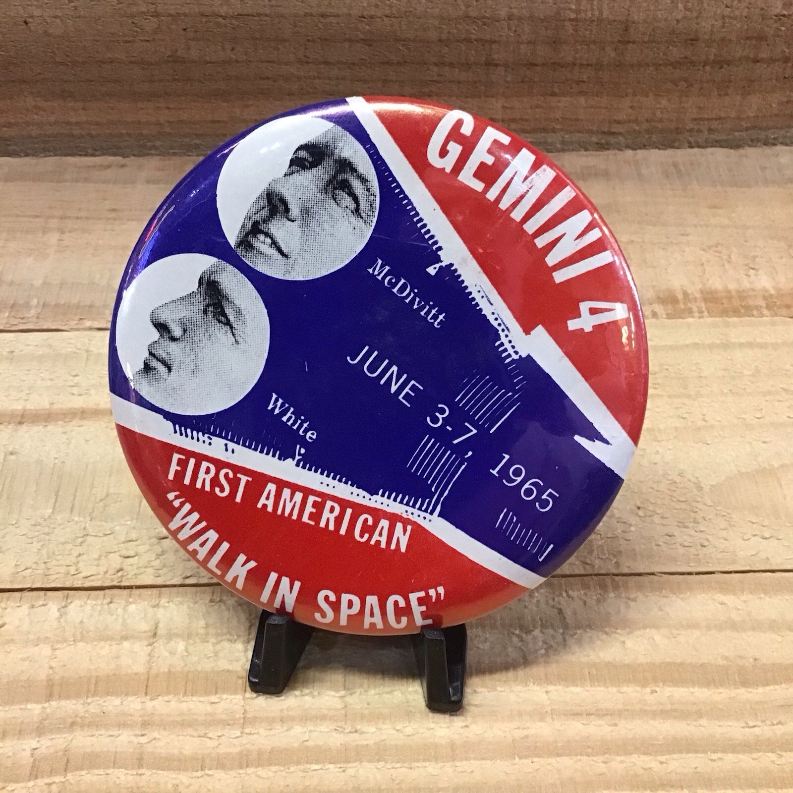 1965  First  American Walk In Space Gemini 4 Mcdivitt White NASA PINBACK