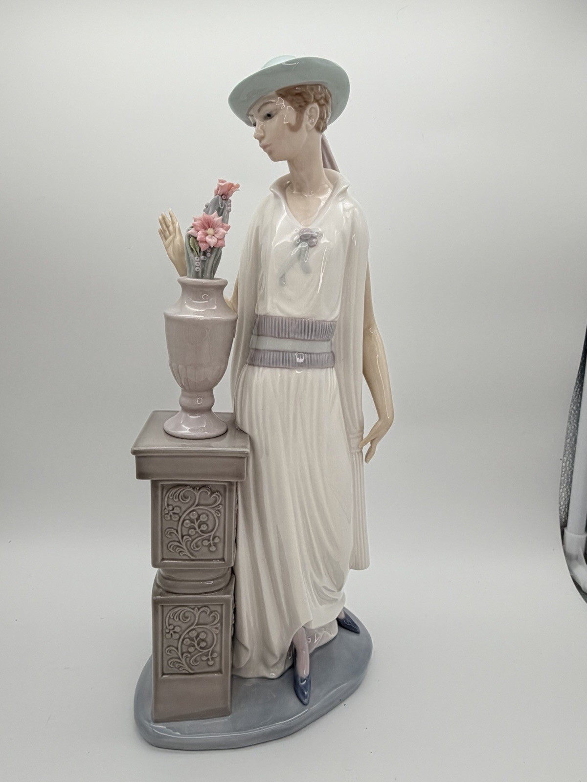 Lladro #5175 Lady Grand Casino Porcelain Statue Figure Woman