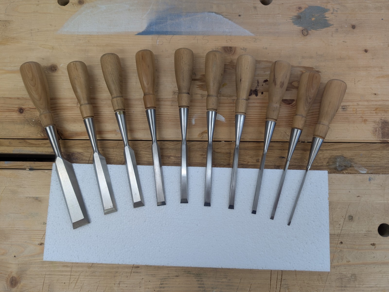 Lie-Nielsen Socket Chisel Set of 10 –Excellent Condition – Flattened & Sharpened