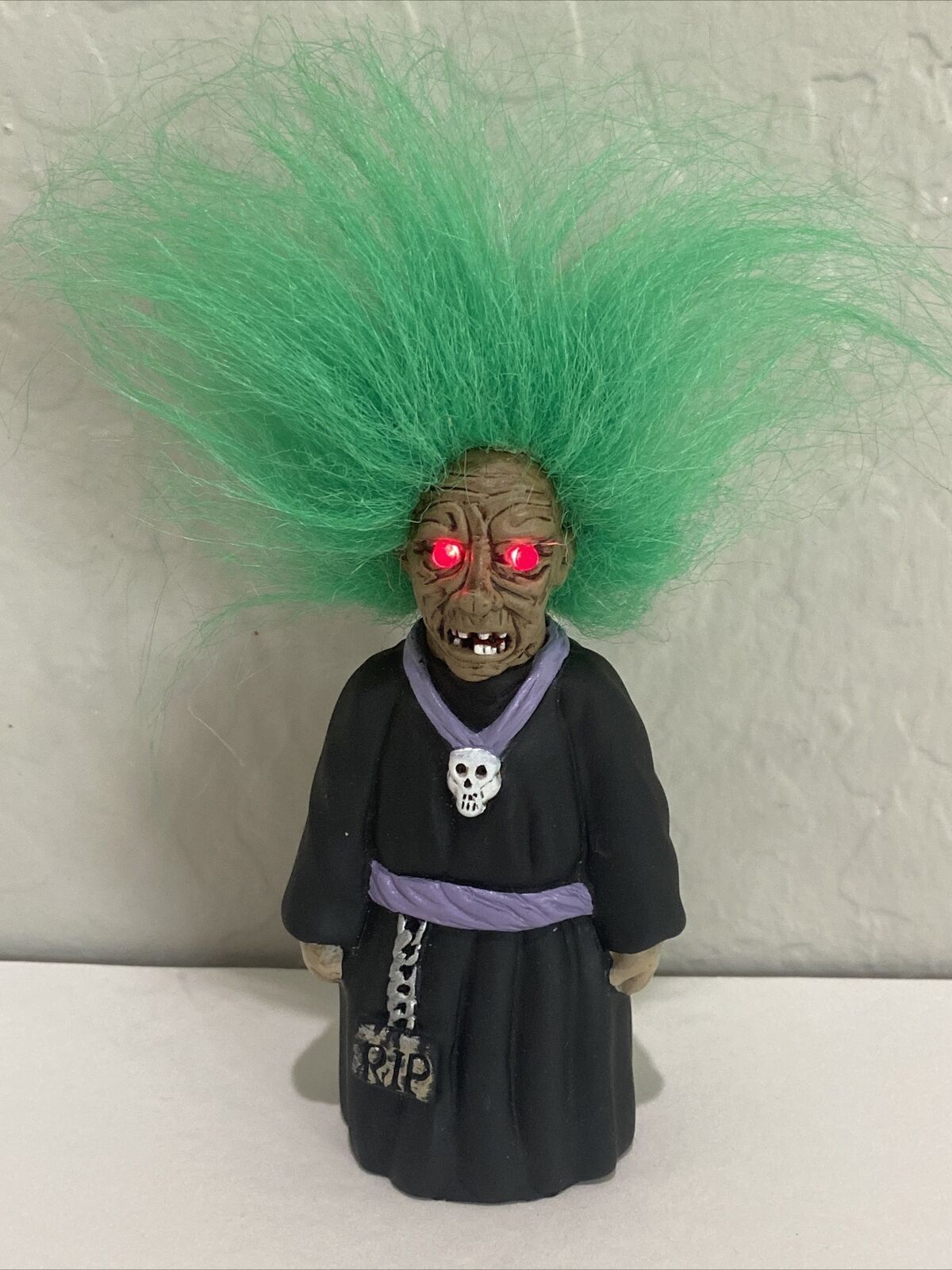 Halloween Pocket Screamer Rubber Witch Nun Green Hair  Eyes Light Screams Works