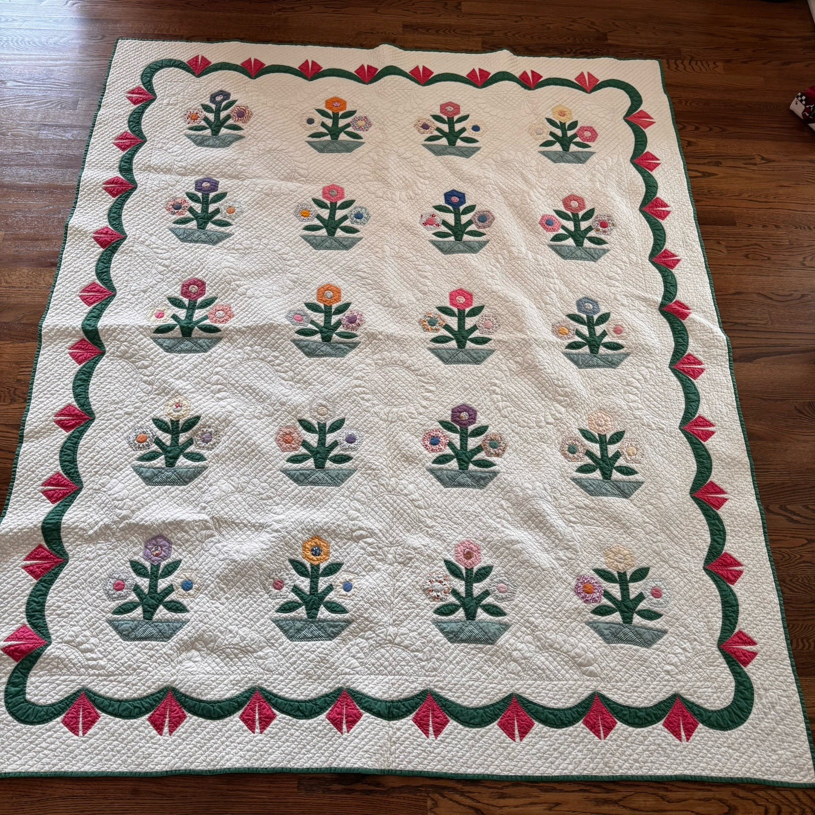 Vtg Floral Applique Quilt GREAT QUILTING Hand Quilted Feedsack Stunning Antique