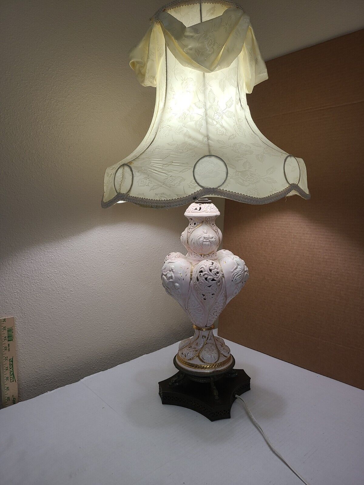 BEAUTIFUL ANTIQUE VICTORIAN Lamp On Pedestal. Pink w/ Gold Accents Cherubs