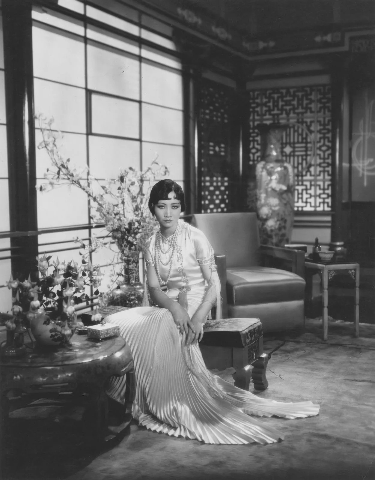 Anna May Wong Sitting 4x6 Picture Celebrity Print