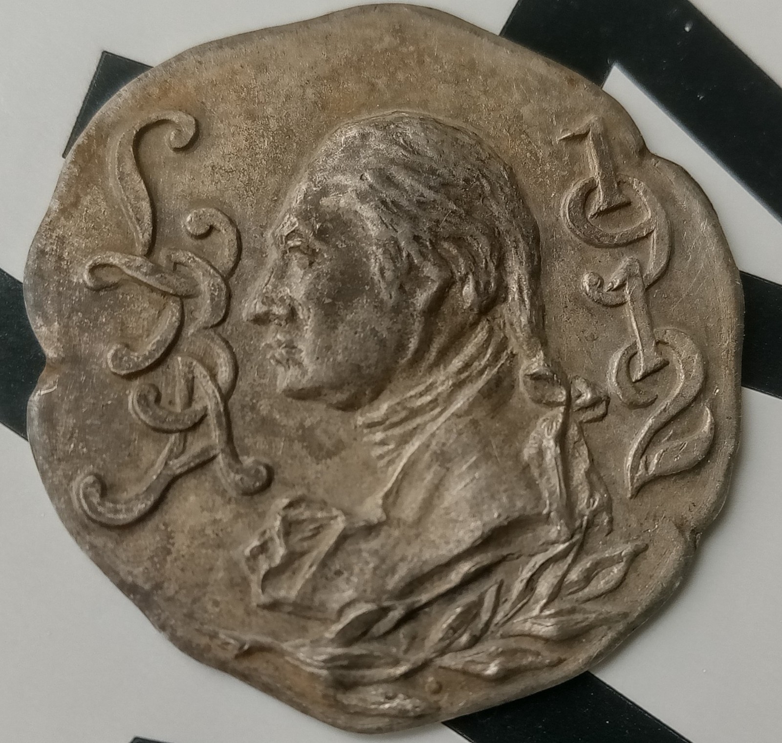 30mm solid silver George Washington presentation medal, presented in NYC 1912. 30mm solid silver George Washington presentation medal, presented in NYC 1912.