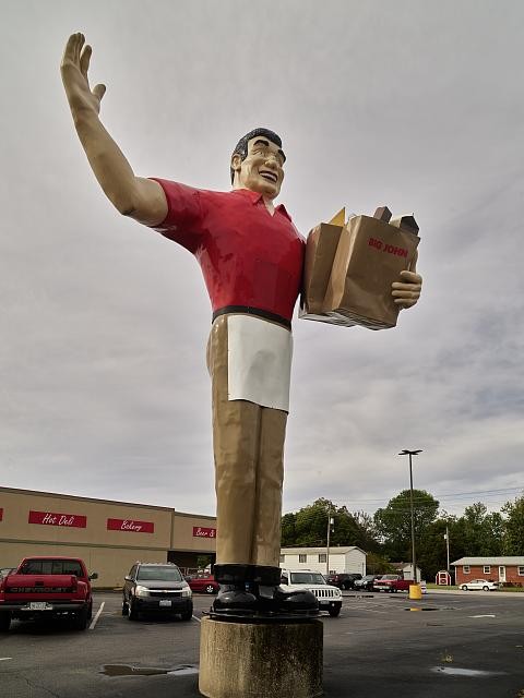 Metropolis Illinois 2019 Muffler Man Roadside Giant Grocery Clerk Statue