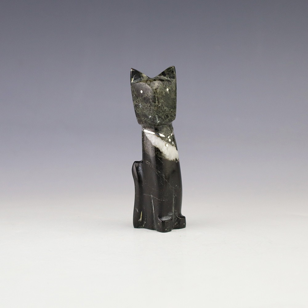 NATIVE AMERICAN ZUNI MARBLE CAT FETISH BY KENNY CHAVEZ