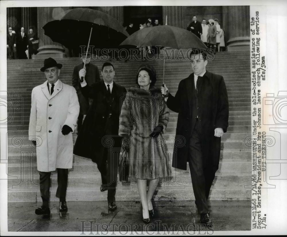 1968 Press Photo Lyndon B. Johnson & Lady Bird Leaving Church w Secret Service 1968 Press Photo Lyndon B. Johnson & Lady Bird Leaving Church w Secret Service