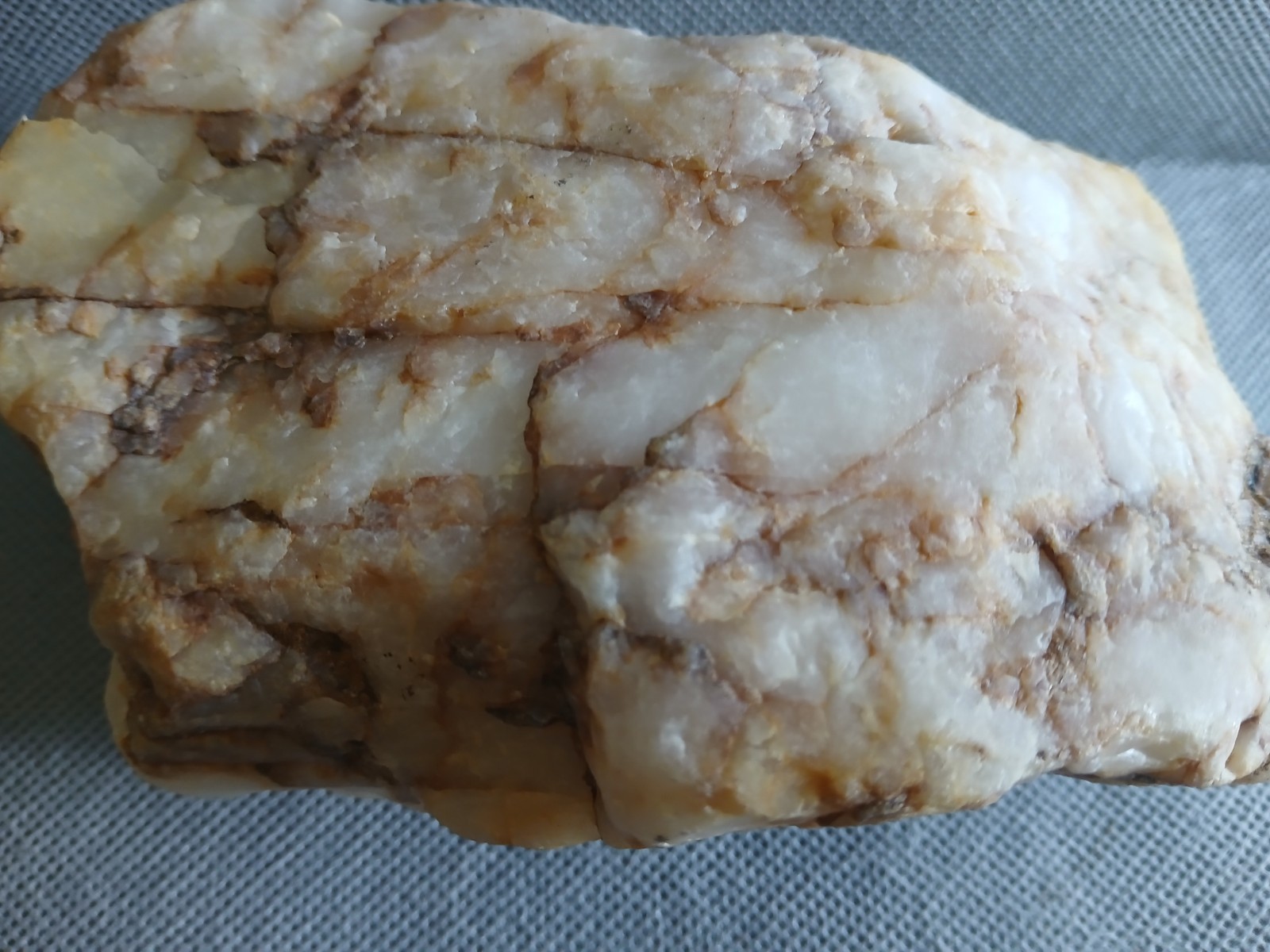 (R1)Natural Milky Quartz Crystal Specimen ~1.12lb Iron Stained Raw Display Rock (R1)Natural Milky Quartz Crystal Specimen ~1.12lb Iron Stained Raw Display Rock