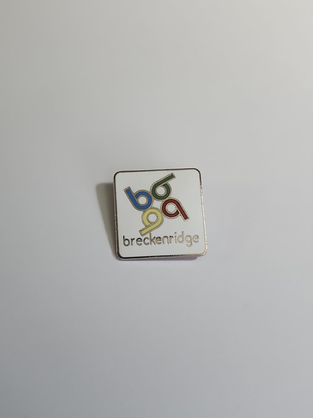 Breckenridge Colorado Ski Badge Pin Snow Skiing Blue Green Red Yellow & White