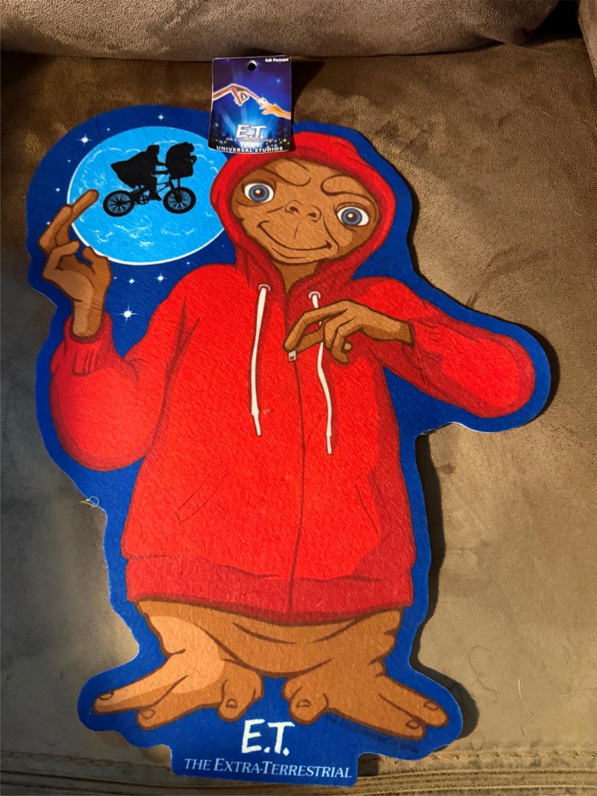 Universal Studios E.T. The Extra-Terrestrial Felt Pennant Shape 18