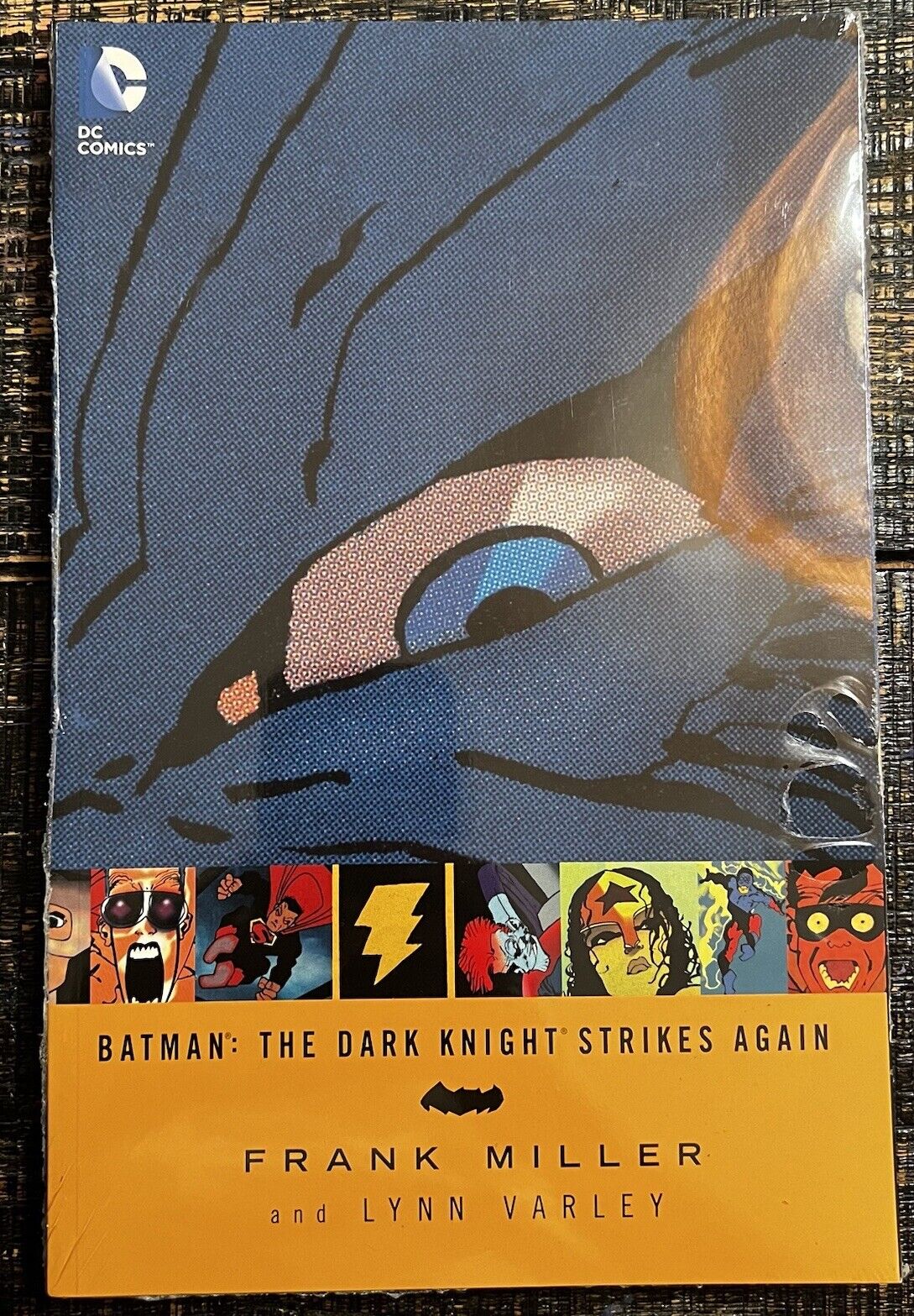 Batman: The Dark Knight Strikes Again - Paperback By Miller, Frank