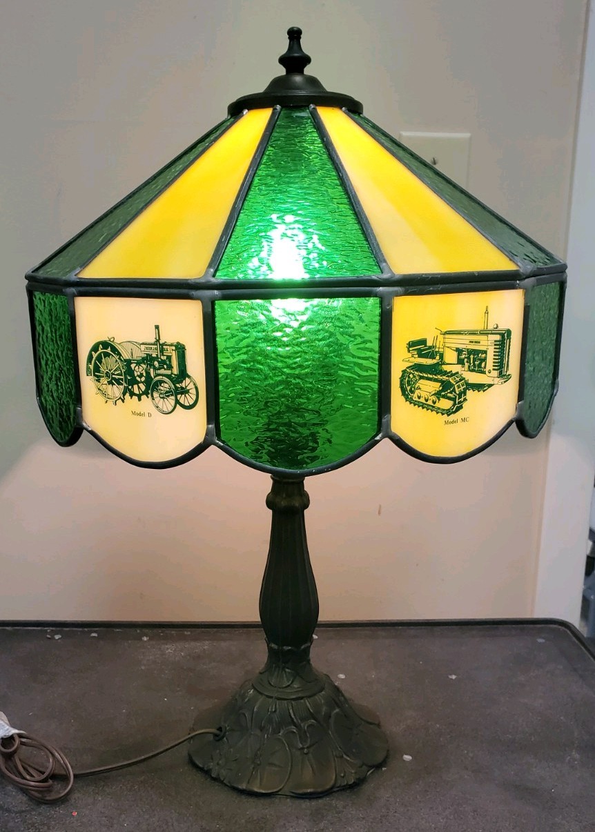 Vintage 1970’s John Deere Tractor Tiffany Style Stained Glass Table Lamp RARE Vintage 1970’s John Deere Tractor Tiffany Style Stained Glass Table Lamp RARE