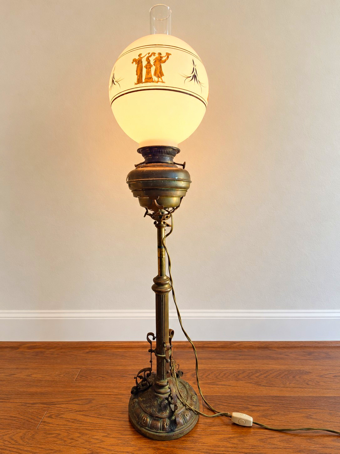Vintage Victorian-Style Piano Lamp – Grecian Glass Globe – Approx. 45″ Vintage Victorian-Style Piano Lamp – Grecian Glass Globe – Approx. 45″