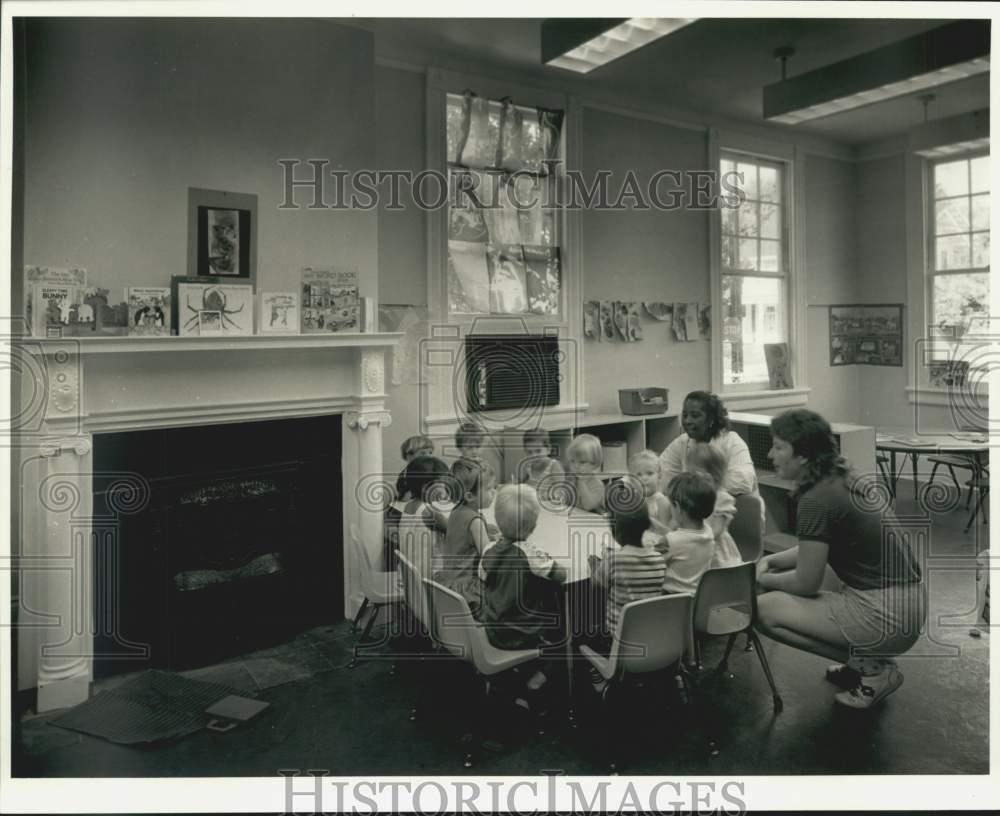 1986 Press Photo Students during class at Newcomb Children\'s Center - nob92822