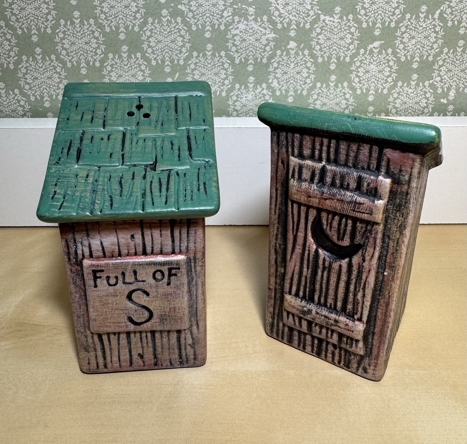 Quirky Outhouse Salt & Pepper Shaker Set Hand-Painted High Quality Ceramic Quirky Outhouse Salt & Pepper Shaker Set Hand-Painted High Quality Ceramic