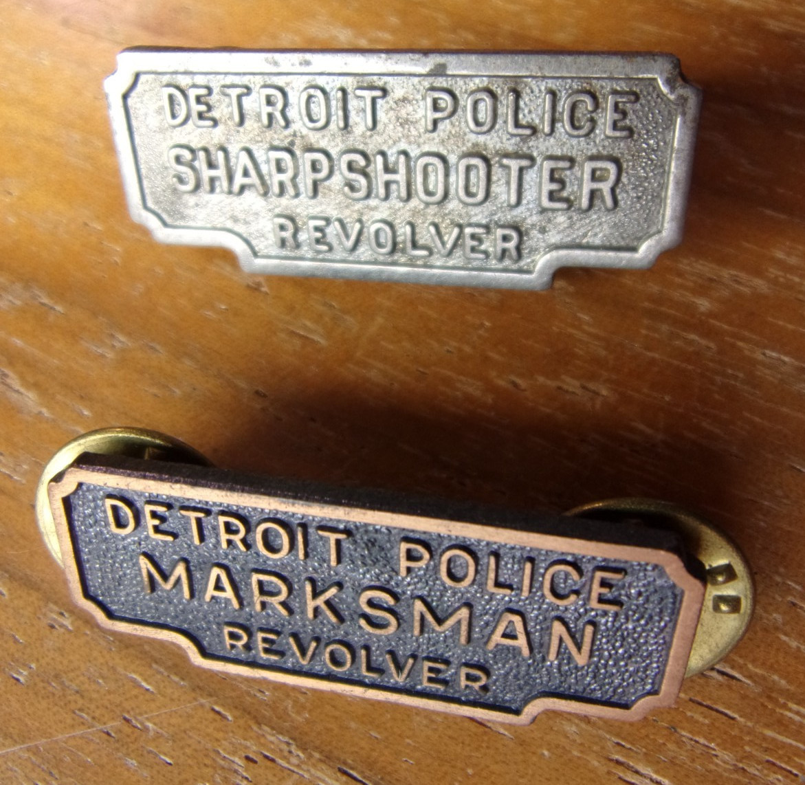 2 Detroit Police Marksmanship Sharpshooter Revolver Pin\'s Nice Cond 2 Detroit Police Marksmanship Sharpshooter Revolver Pin\'s Nice Cond
