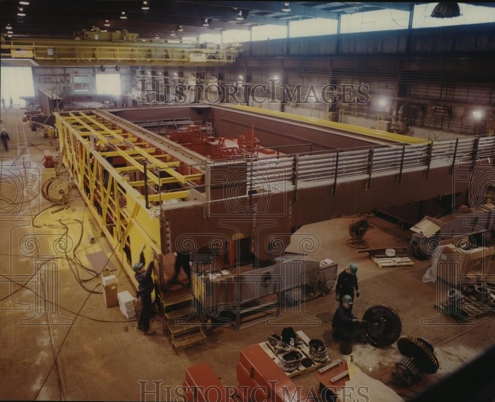 1996 Press Photo Crane Manufacturing is remanufacturing two 300-ton cranes, WI